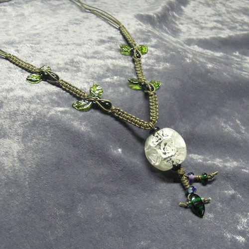 バラのネックレス