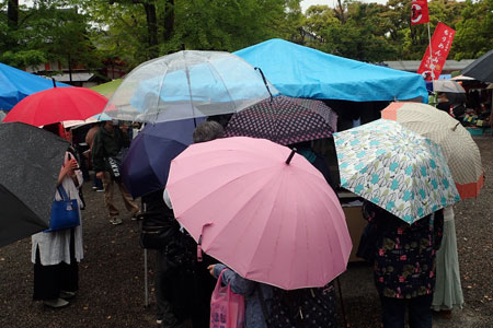 傘の群れ